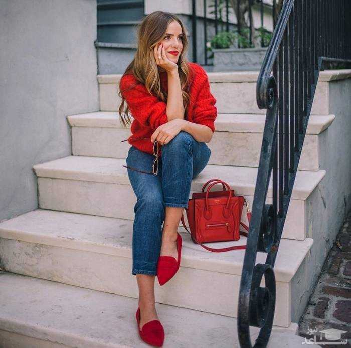 کیف قرمز با شلوار جین 
